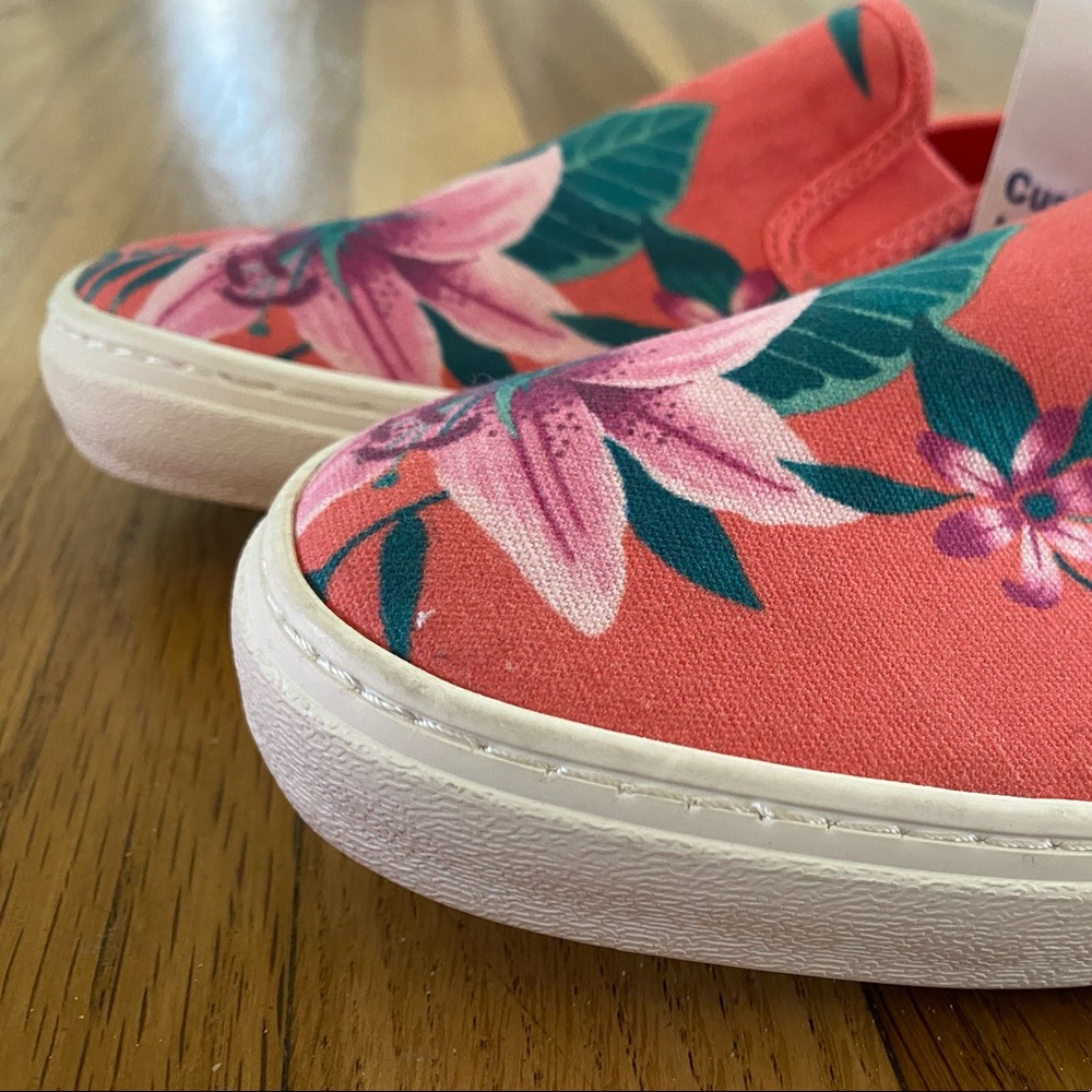 Cute Floral Slip On Shoes NWT